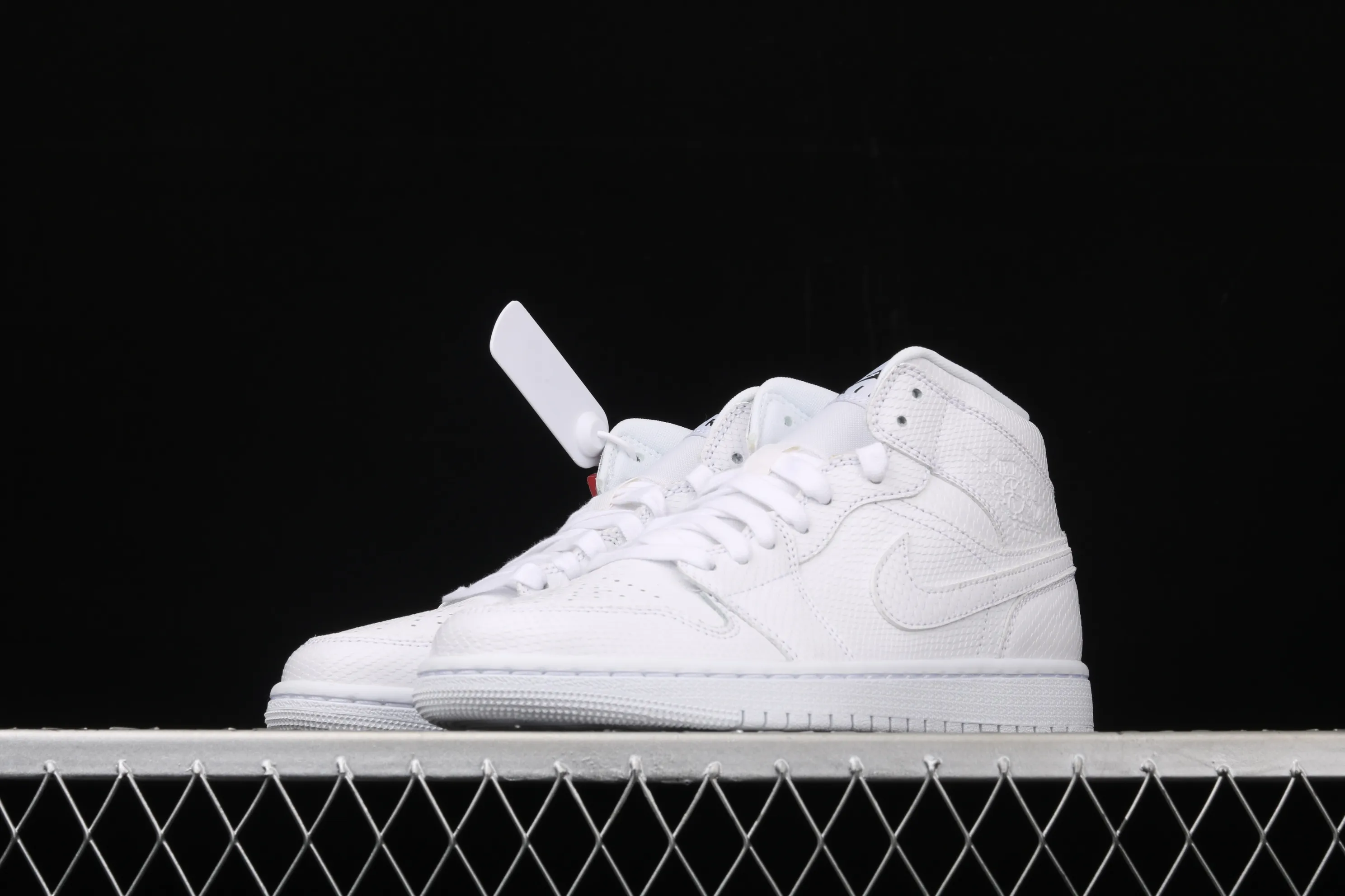 All categories Air Jordan Jordan series basketball shoes Air Jordan 1 Mid Air Jordan 1 Mid AJ1 Joe 1 snake pattern white mid-top basketball shoes series BQ6472-110